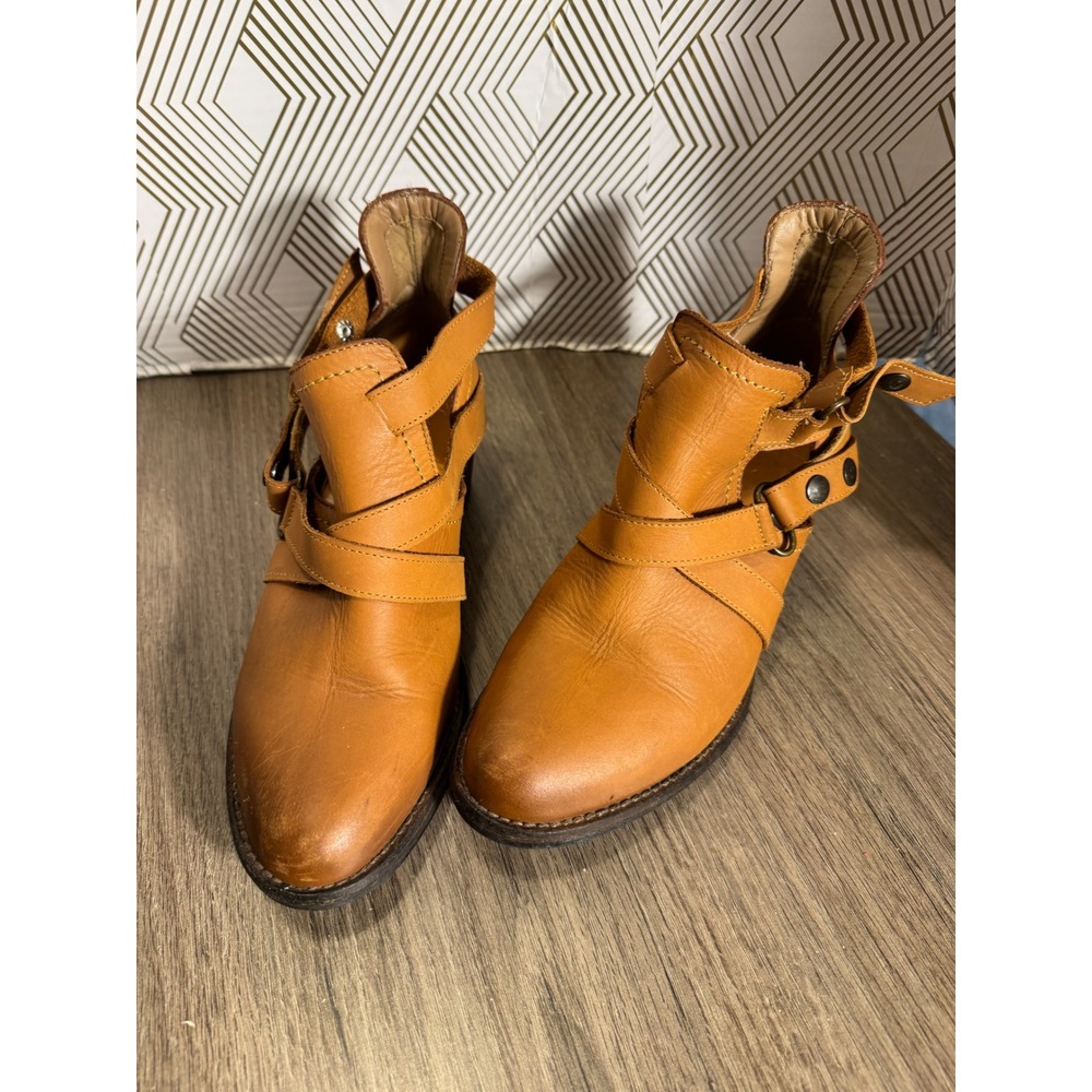 Tribute footwear Leonor Leather Strap Cut-Out Ankle Boots tan Brown 
Size 7‎